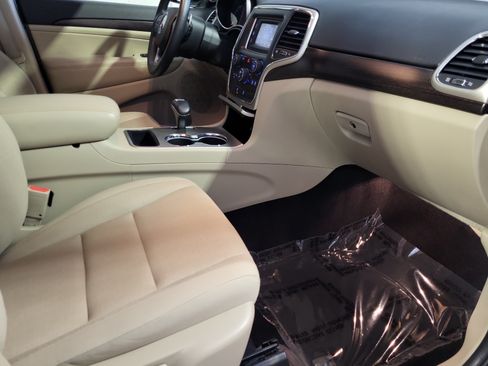 Used 2014 Jeep Grand Cherokee Laredo w/ Quick Order Package 23E AWD/4WD image 26