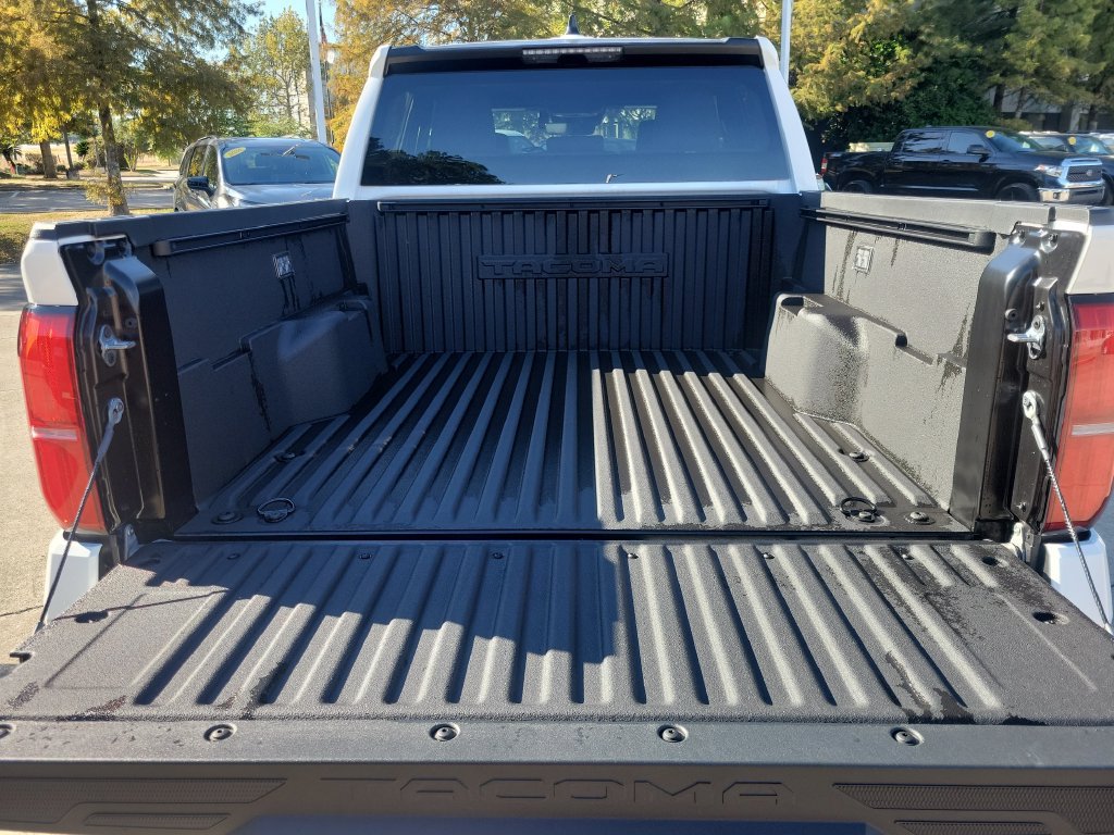 Certified 2026 Toyota Tacoma SR5 AWD/4WD image 18