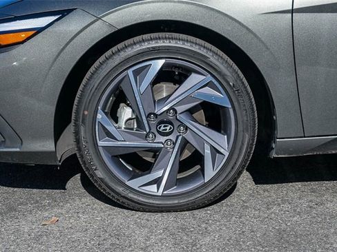 Certified 2025 Hyundai Elantra SEL image 12