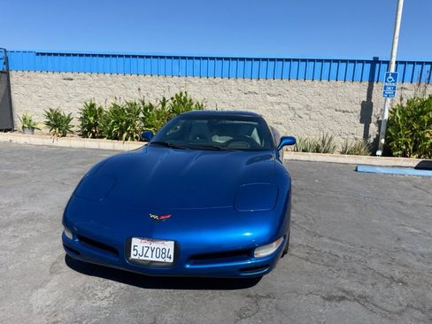 Used 2002 Chevrolet Corvette Coupe w/ Preferred Equipment Group2 RWD image 2