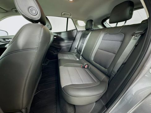 Used 2025 Chevrolet Trax LT FWD image 20