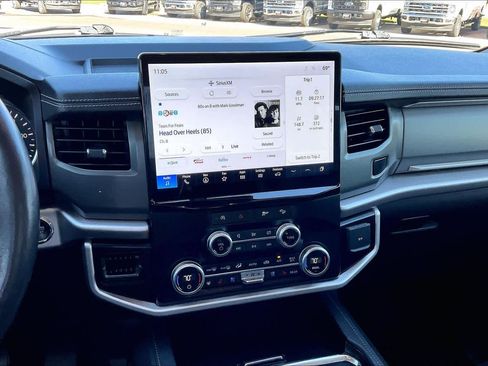 Used 2024 Ford Expedition Max XLT image 7