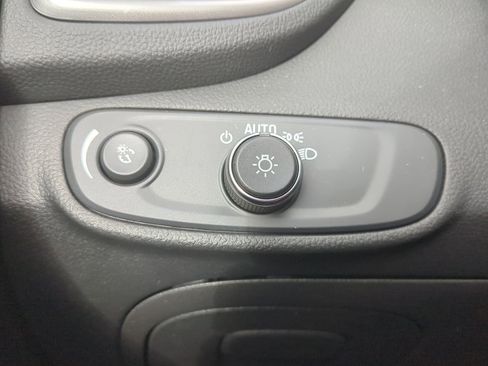 Used 2022 Chevrolet Trax LS w/ Tint and Cruise Package image 18