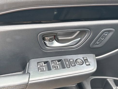 Used 2025 Honda Pilot TrailSport image 17