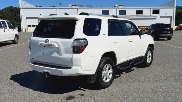 Used 2022 Toyota 4Runner SR5 AWD/4WD image 8