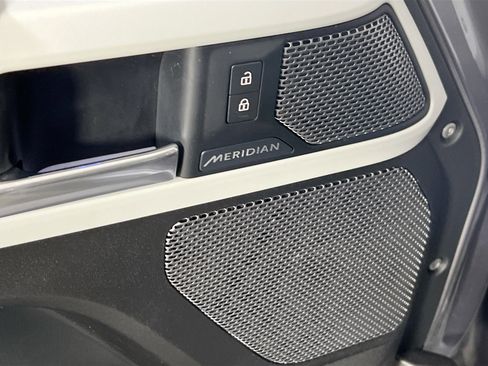 Used 2020 Land Rover Defender 110 SE image 18