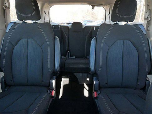 Used 2023 Chrysler Voyager LX image 14