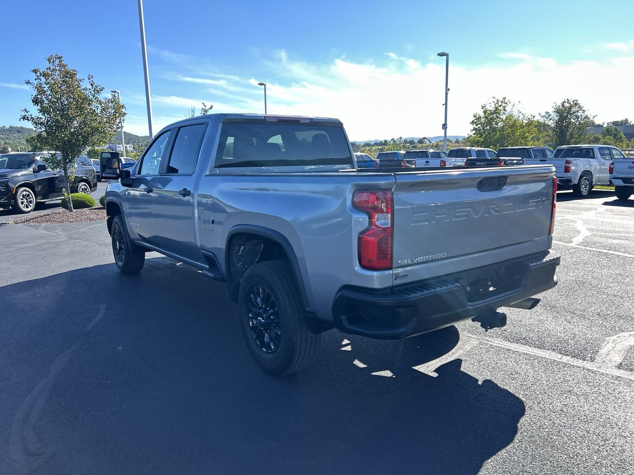 Used 2025 Chevrolet Silverado 2500 W/T AWD/4WD image 5