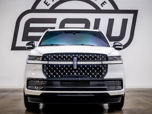 Used 2025 Lincoln Navigator L Black Label AWD/4WD image 3
