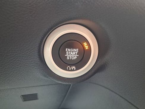 Used 2025 Chrysler Pacifica Select FWD image 20