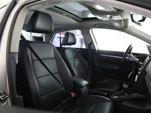 Used 2010 Volkswagen Jetta Limited Edition FWD image 42