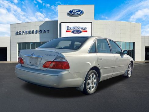 Used 2004 Toyota Avalon XLS image 6