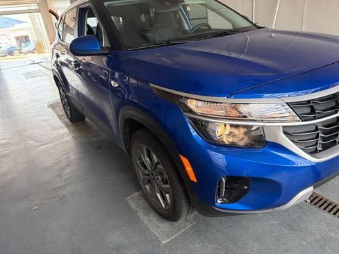 Used 2024 Kia Seltos LX AWD/4WD image 1