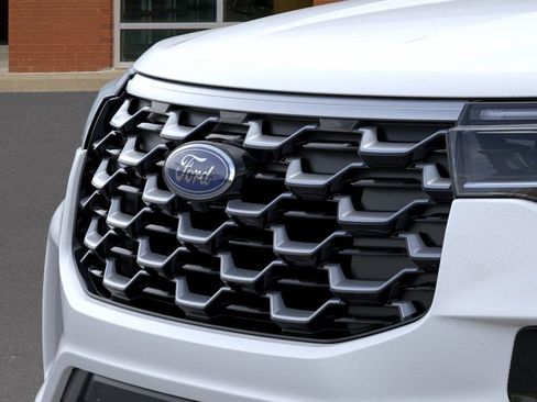 New 2025 Ford Explorer Platinum image 17