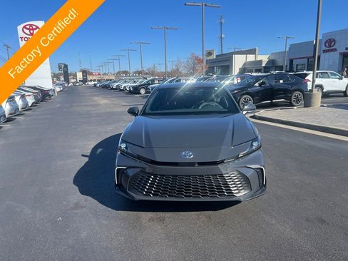 Used 2025 Toyota Camry SE image 8