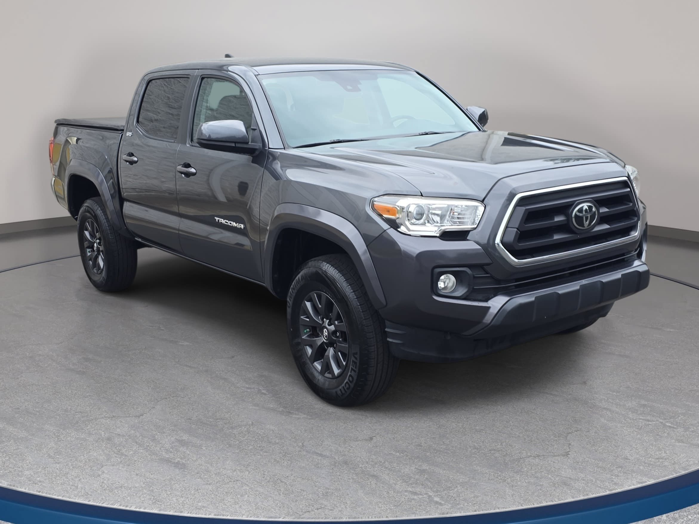 Used 2020 Toyota Tacoma SR5 RWD image 3