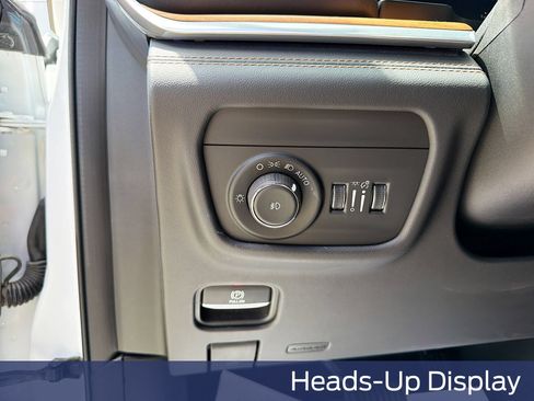 Used 2023 Jeep Grand Cherokee L Summit AWD/4WD image 15