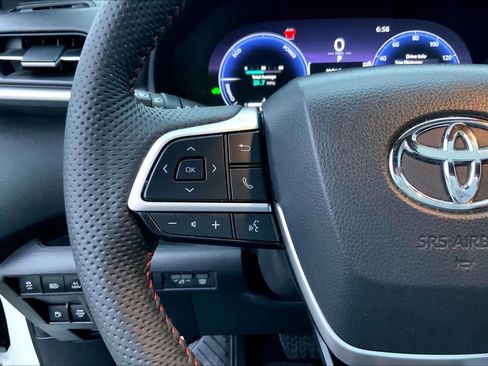Used 2025 Toyota Sienna XSE w/ XSE Premium Package AWD/4WD image 23