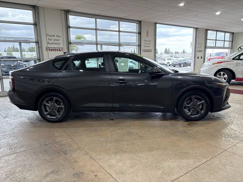 Used 2025 Kia K4 FWD image 3
