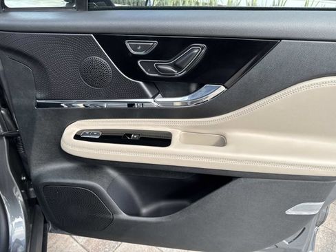 New 2026 Lincoln Corsair Premiere FWD image 17