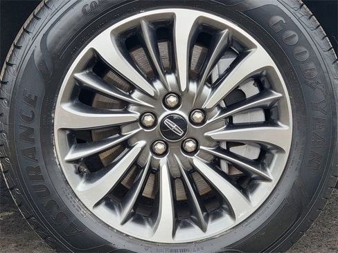 Certified 2023 Lincoln Nautilus Reserve image 17