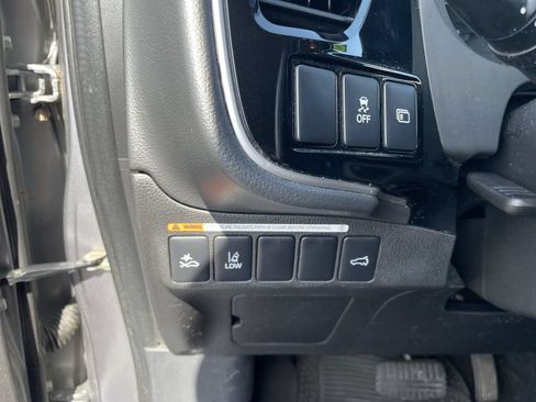 Used 2020 Mitsubishi Outlander SEL AWD/4WD image 18