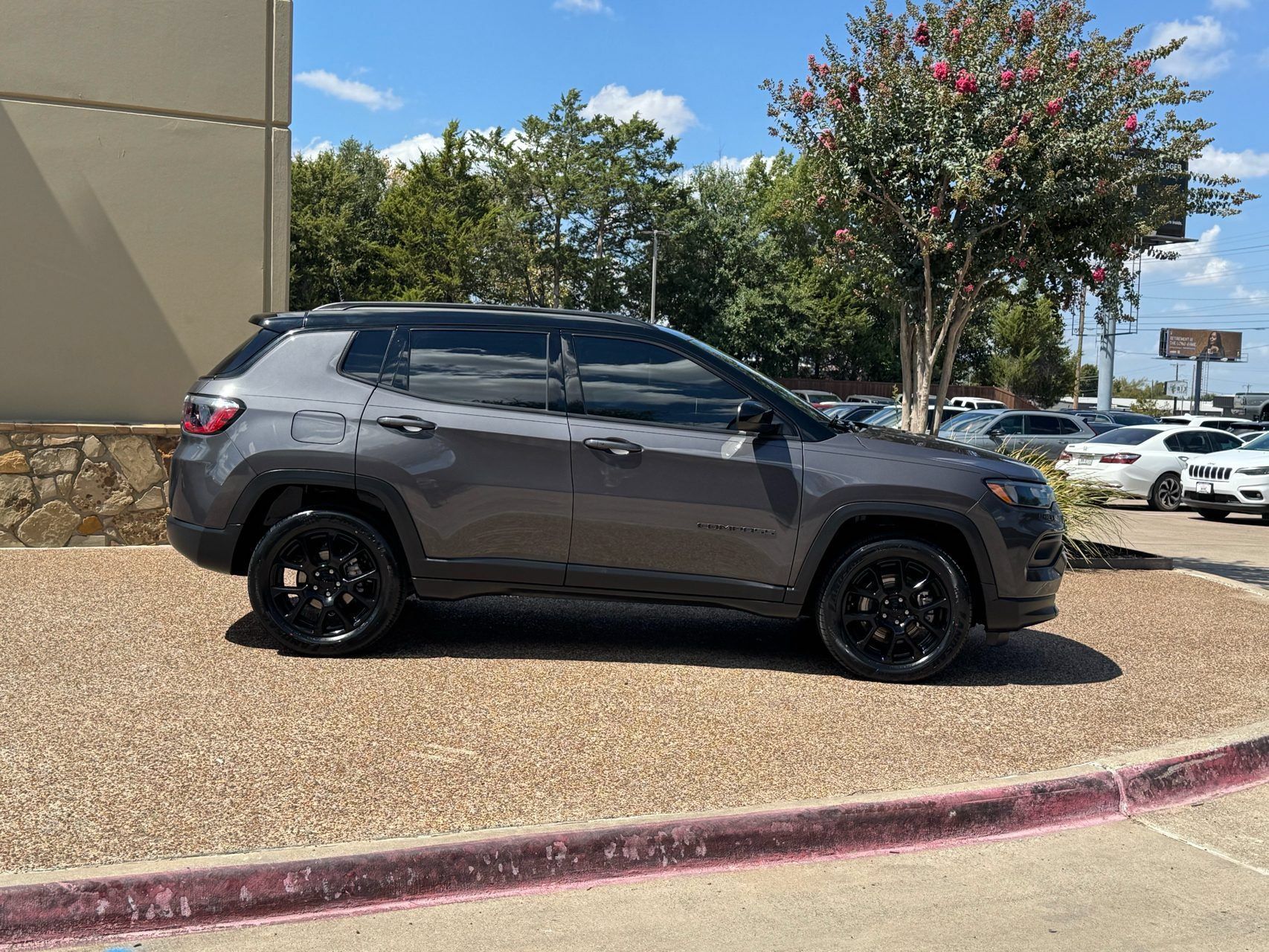 Used 2024 Jeep Compass Latitude w/ Sun and Sound Group AWD/4WD image 7