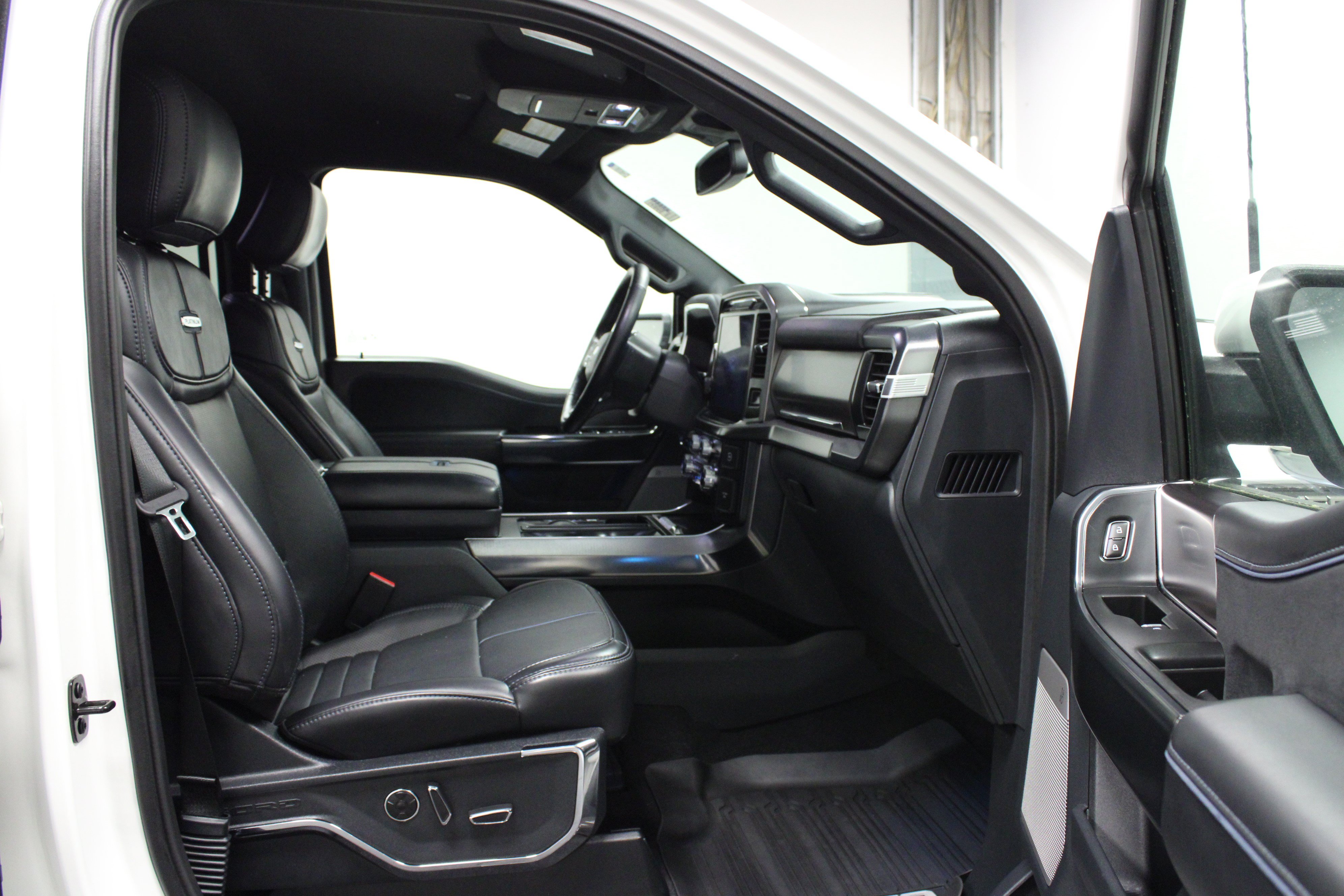 Used 2025 Ford F150 Platinum w/ FX4 Off-Road Package AWD/4WD image 17