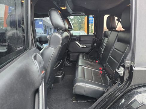 Used 2012 Jeep Wrangler Unlimited Rubicon w/ Connectivity Group image 15