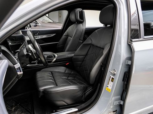 Used 2023 BMW 740i RWD image 35