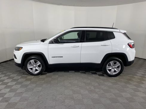 Used 2022 Jeep Compass Latitude image 9