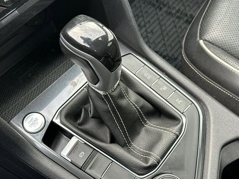 Used 2022 Volkswagen Tiguan SEL R-Line image 19