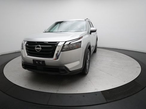 Certified 2024 Nissan Pathfinder SV image 32