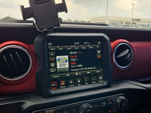 Used 2022 Jeep Wrangler Unlimited Rubicon w/ Cold Weather Group AWD/4WD image 20