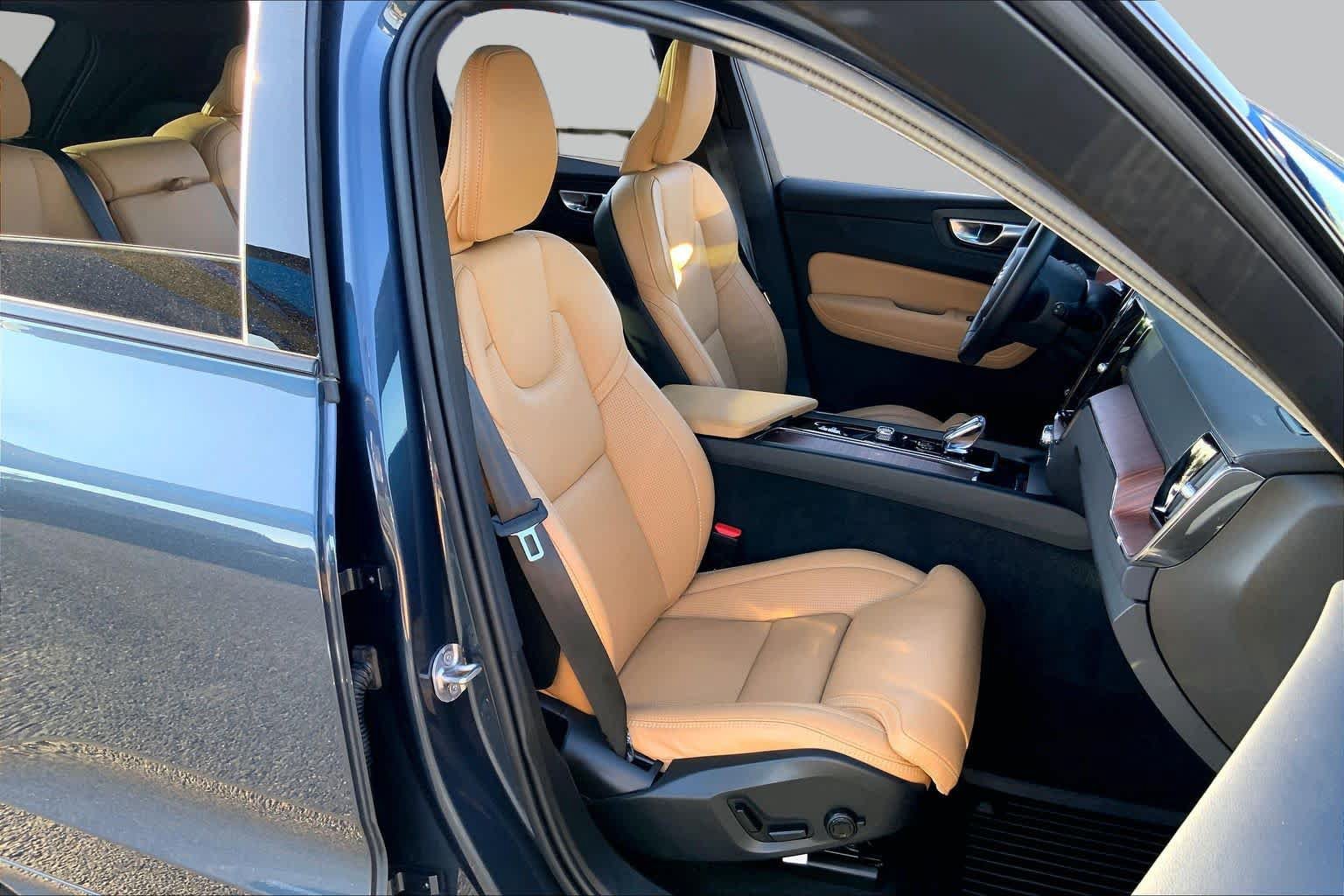 Used 2025 Volvo XC60 B5 Ultra w/ Protection Package Premier AWD/4WD image 8