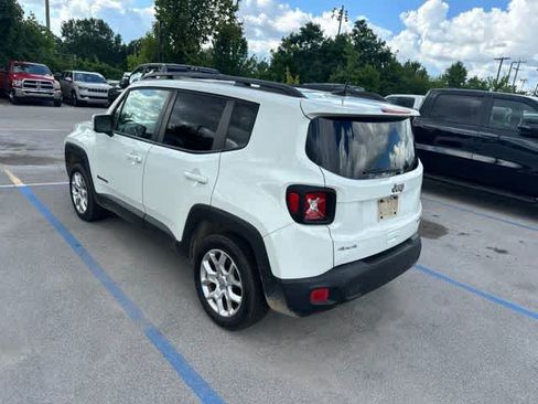 Used 2018 Jeep Renegade Latitude AWD/4WD image 12