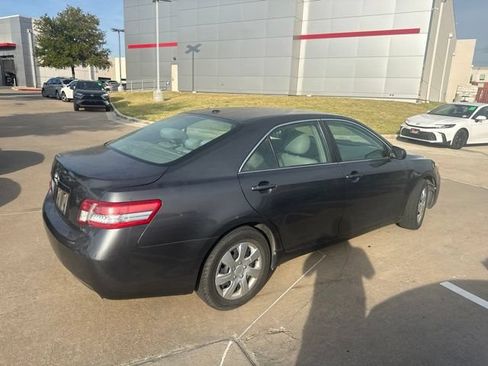 Used 2010 Toyota Camry LE FWD image 3