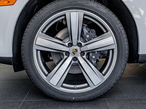Certified 2025 Porsche Macan AWD/4WD image 11