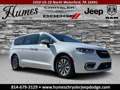 Used 2023 Chrysler Pacifica Touring-L