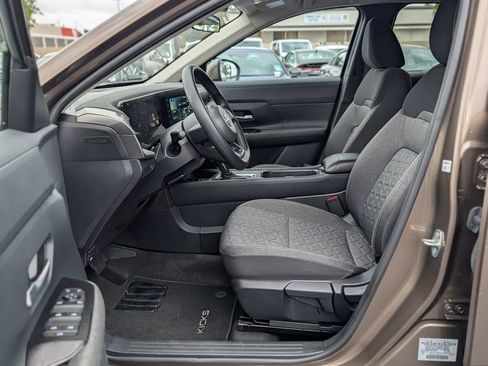 Used 2025 Nissan Kicks SV FWD image 13