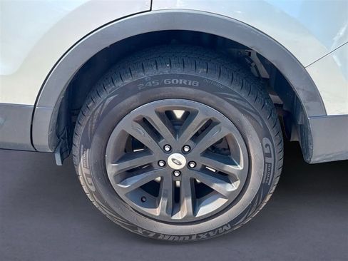 Used 2016 Ford Explorer XLT FWD image 6