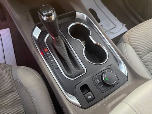 Used 2020 Chevrolet Traverse LT image 22