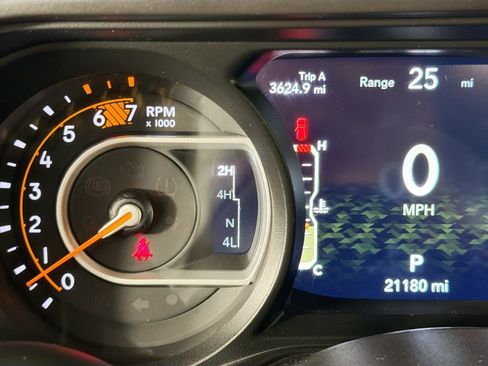 Used 2024 Jeep Wrangler Willys image 13