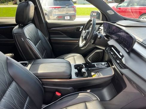 Used 2025 Buick Enclave Avenir w/ Super Cruise Package AWD/4WD image 16