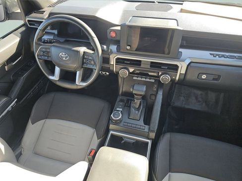Used 2024 Toyota Tacoma TRD Sport AWD/4WD image 28