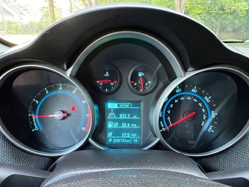 Used 2014 Chevrolet Cruze LT FWD image 11