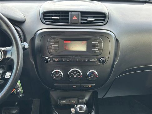 Used 2015 Kia Soul + image 15