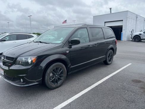 Used 2019 Dodge Grand Caravan SXT image 2