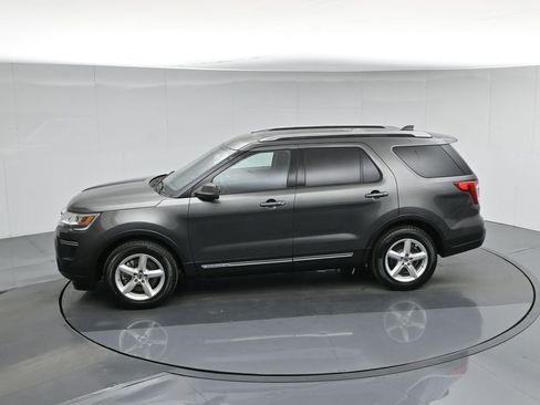 Certified 2018 Ford Explorer XLT image 46