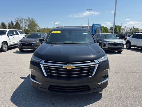 Used 2023 Chevrolet Traverse LT FWD image 2